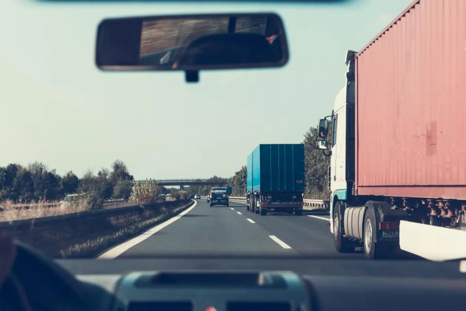 Camiones en la autovía